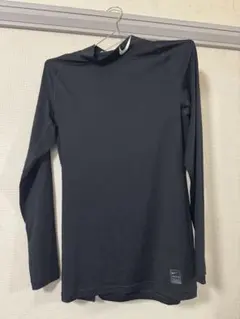 新品USA限定発売☆NIKE襟元刺繍スウォッシュ☆野球用アンダーシャツ
