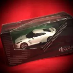 dnano Nissan GT-R 1/43 スケール モデルのサムネイル