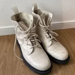 【期間限定値下げ】ドクターマーチン　アイボリーベージュ　UK7