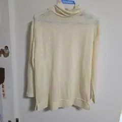 FOOT GALLERY クリーム色タートルネック長袖　M～L