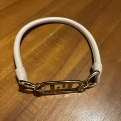 フェンディ　ベージュレザーチョーカー ゴールド