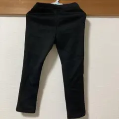 黒いフリースボトムス