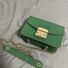 グリーンショルダーバッグ ゴールドチェーン付き