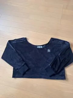 adidas 黒 クロップド丈 長袖 Tシャツ M