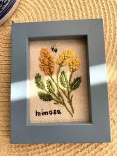 刺繍ハンドメイド【mimosaと蜂】文字入り
