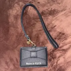 Maison de FLEUR ブラックパスケース