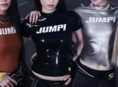 JUMP! ロゴ入り エナメル調 Tシャツ ブラックのサムネイル
