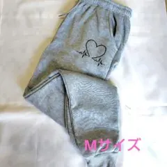 女性　グレー ジョガーパンツ ハートプリント　スウェットパンツ　Mサイズ