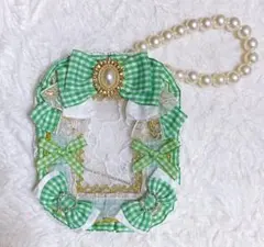 【B8】硬質ケースデコ　トレカケースデコ　痛ロゼット　緑×白　ギンガムチェック柄