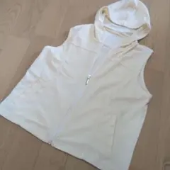 アシックス　LEAN フード付きアイボリーベスト Lサイズ