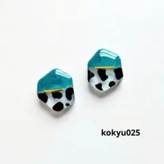 #025 ハンドメイドピアス　イヤリング　レジン　キラキラカウデザイン