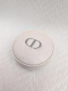 ディオールスキン フォーエヴァー クッション パウダー　ラベンダー