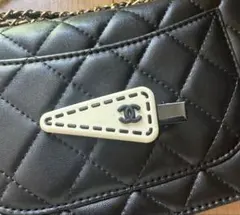 Chanel ヘアクリップ