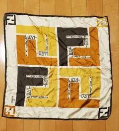 FENDI フェンディ シルクスカーフ イタリア製　67×67