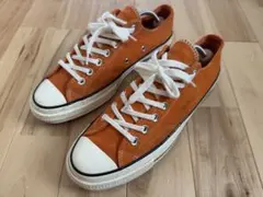 オレンジ スニーカー