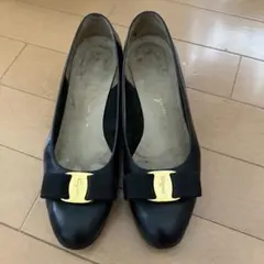 フェラガモ　ヴァラ　黒レザーパンプス　6C