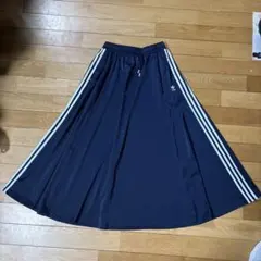 ✨ほぼ新品✨【adidas】サテン調ロングスカート　ネイビースリーストライプXLのサムネイル