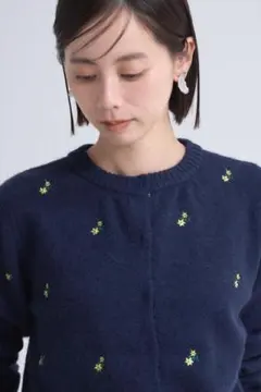 アルパカタッチフラワー刺繍カーディガン ネイビー　花刺繍　花柄のサムネイル