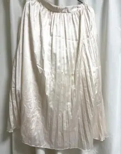 光沢感プリーツスカート アイボリーのサムネイル
