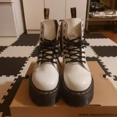 Dr. Martens ホワイト厚底ブーツ