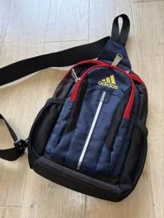 adidas ボディバッグ キッズ ミニ ワンショルダー ネイビー/レッド