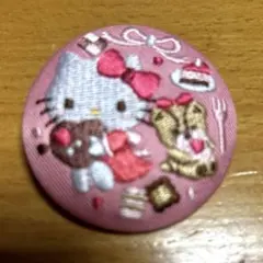 サンリオキャラクターズ　刺繍缶バッジビスケット3 「ハローキティ」