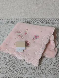 JILLSTUART 刺繍入りピンクハンカチ