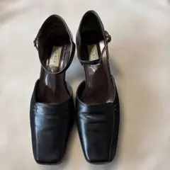 ブラックレザーアンクルストラップハイヒール