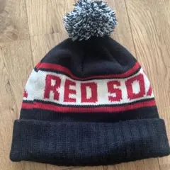 レッドソックス ボンボン付きニット帽
