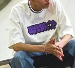 NYUDROP グラフィティロゴ Tシャツ ホワイト
