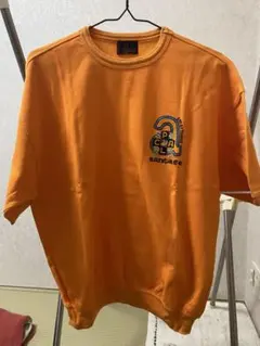 オレンジ色 プリントTシャツ