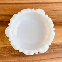 満州鉄道　ミルクガラス　灰皿　訳あり　珍品　プレスガラス　鉄道グッズ　レトロ 満州鉄道 ミルクガラス 灰皿 訳あり 珍品 プレスガラス 鉄道