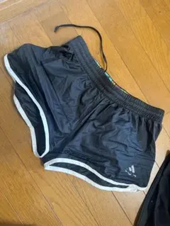adidas ショートパンツのサムネイル