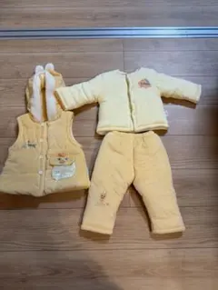 イエローのアウターセット（ベスト・ジャケット・パンツ）