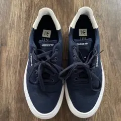 adidas スニーカー