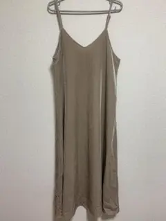 ベージュ キャミワンピース 調整可能ストラップ