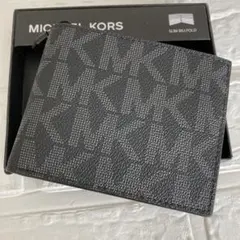 新品⭐️MICHAEL KORS メンズ　二つ折り財布　ブラックMKシグネチャー