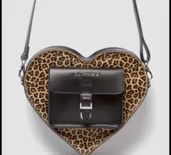 ドクターマーチン ハート バックパック ヒョウ柄 BLACK+LIGHTTAN