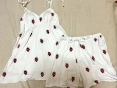ジェラートピケ ストロベリー柄　カップ付きキャミソール＆ショートパンツセット
