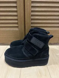 UGG ブーツ　黒　厚底のサムネイル