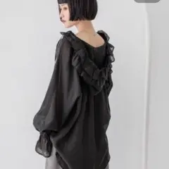 【新品タグ付き】ローリーズファーム フリルフードシャツ　ブラックのサムネイル