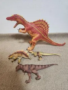 スピノサウルスと恐竜フィギュアセット