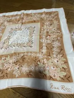 Nina Ricci 花柄シルクスカーフ 90cm