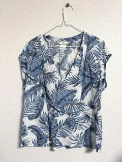 【H&M】Vネック　柄トップス　半袖　Sのサムネイル
