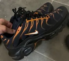 【美品】Nike Air Max Plus 黒/オレンジのサムネイル