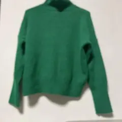 緑色 タートルネック ニットセーター