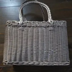 グレーの編み込みトートバッグ
