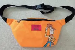 ディズニーストア トイストーリー ウッディのボディバッグ