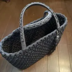 グレーの編み込みトートバッグ
