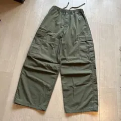 GU スーパーワイドカーゴパンツ　オリーブカーキ　サイズXS